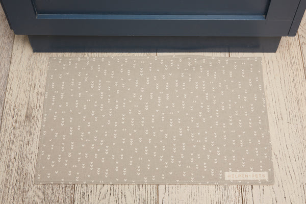 Small LOVE Feeding Mat in Stone