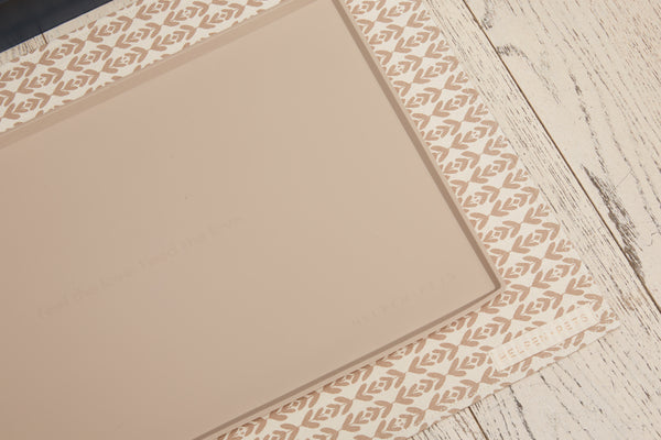 Large LEAF Feeding Mat in Chai