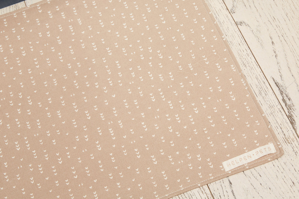 Large LOVE Feeding Mat